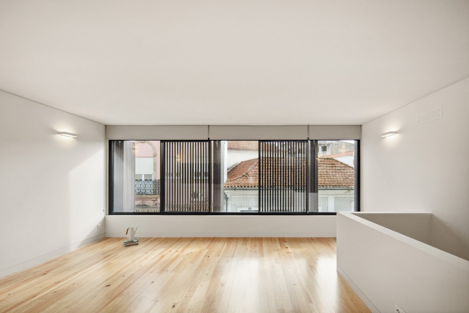 SA Townhouse by Atelier Tiago do Vale