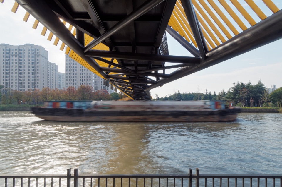 Tassel Bridge Pedestrian Bridge on the North Side of Nanqing Garden Qingpu by Atelier Z temp architects