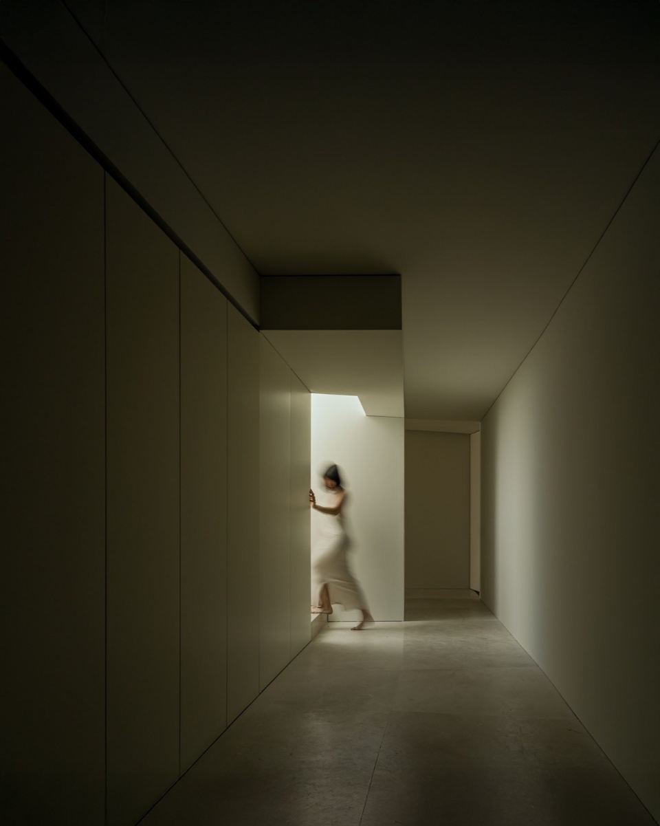 VILLA LAGO LA MORALEJA by FRAN SILVESTRE ARQUITECTOS