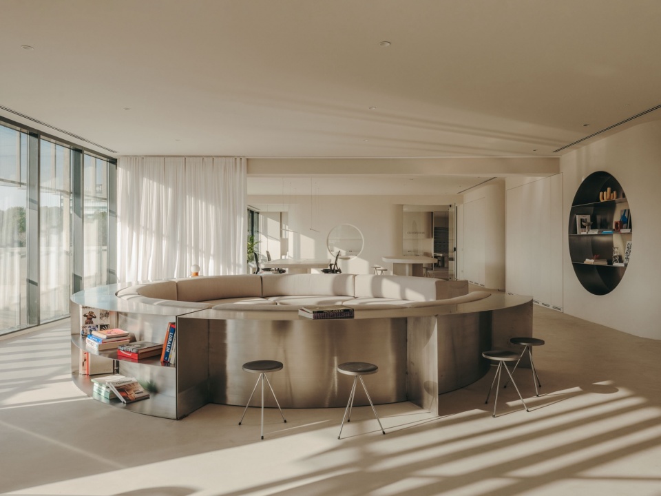 GIGI STUDIOS HQ by Isern Serra