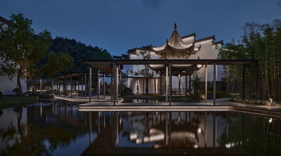 HUANGSHAN MISTYRAIN RESORT HOTEL by SEEKING IN THE DREAM RESTING BY THE WATER