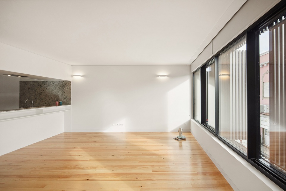 SA Townhouse by Atelier Tiago do Vale