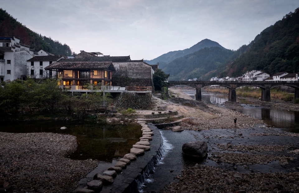 The Riverside Old House by Ref Architects 05m Studio