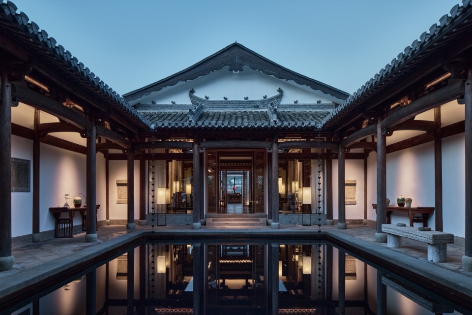 HUANGSHAN MISTYRAIN RESORT HOTEL by SEEKING IN THE DREAM RESTING BY THE WATER