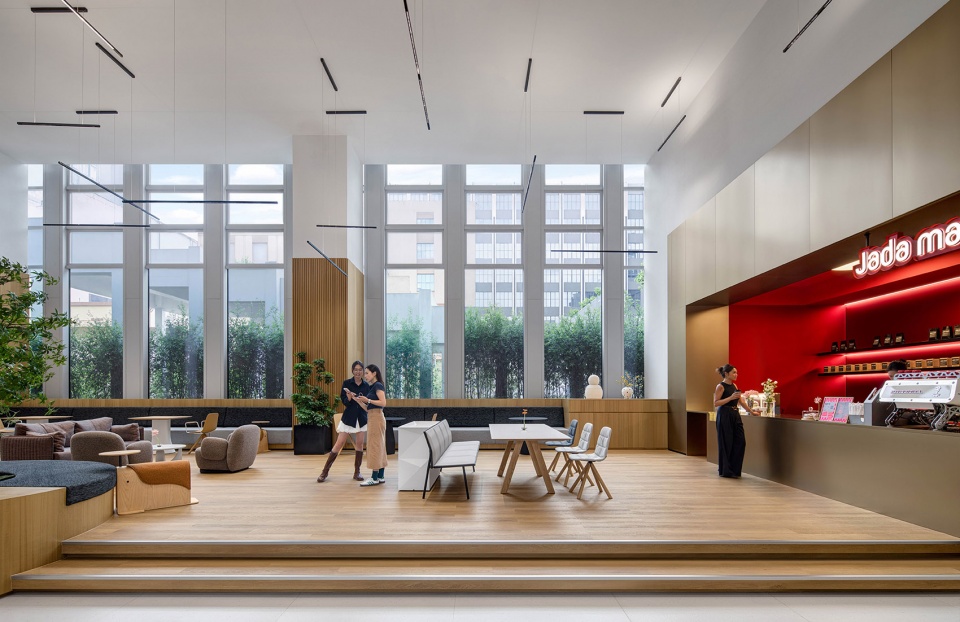 JE Furniture HQ by M Moser Associates