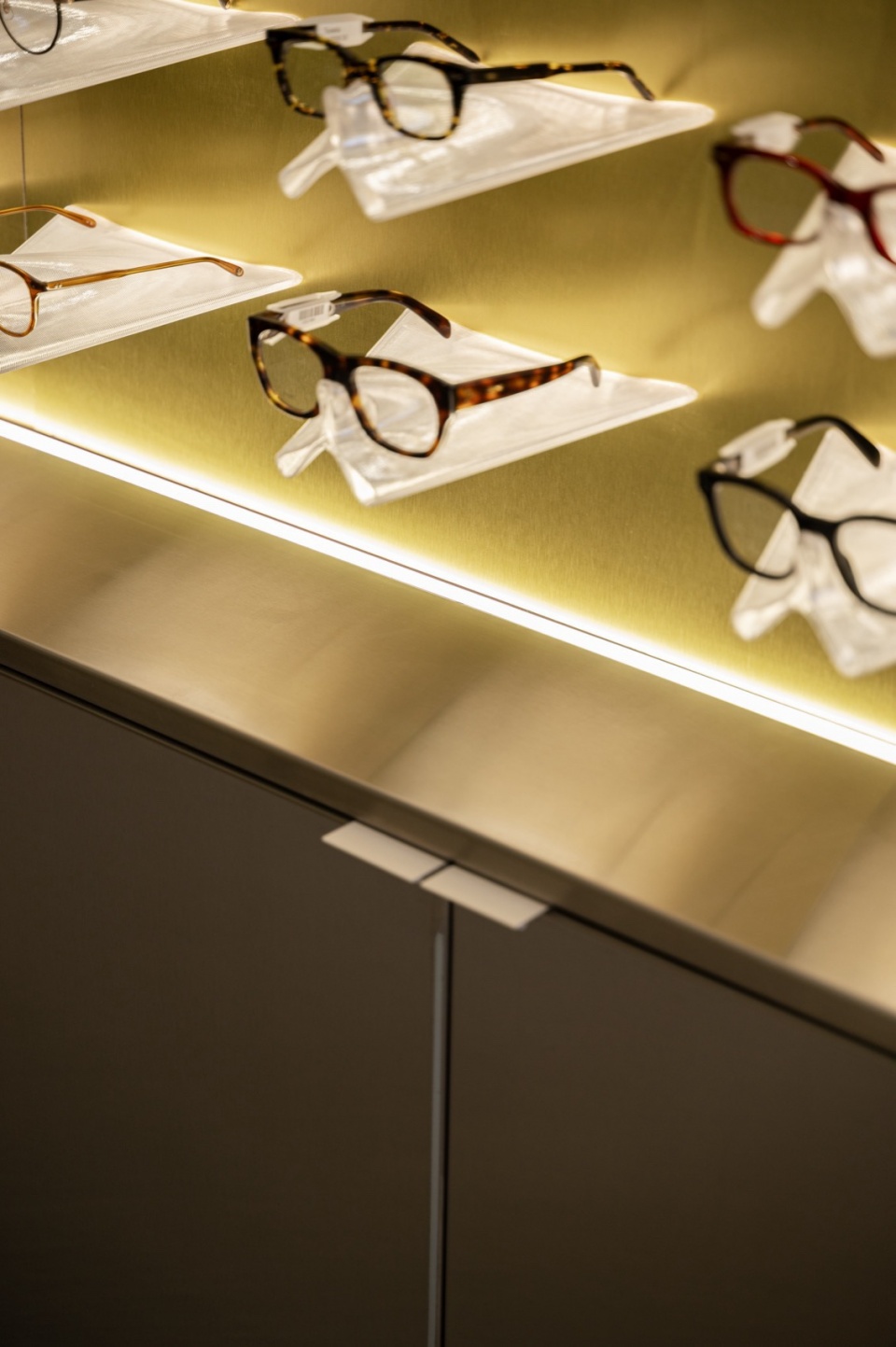 SaMJo eyewear store by YET Architecture