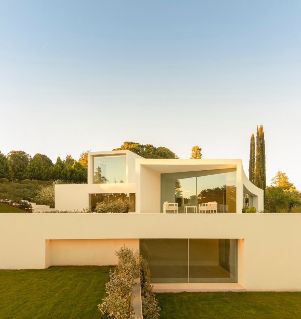 VILLA LAGO LA MORALEJA by FRAN SILVESTRE ARQUITECTOS