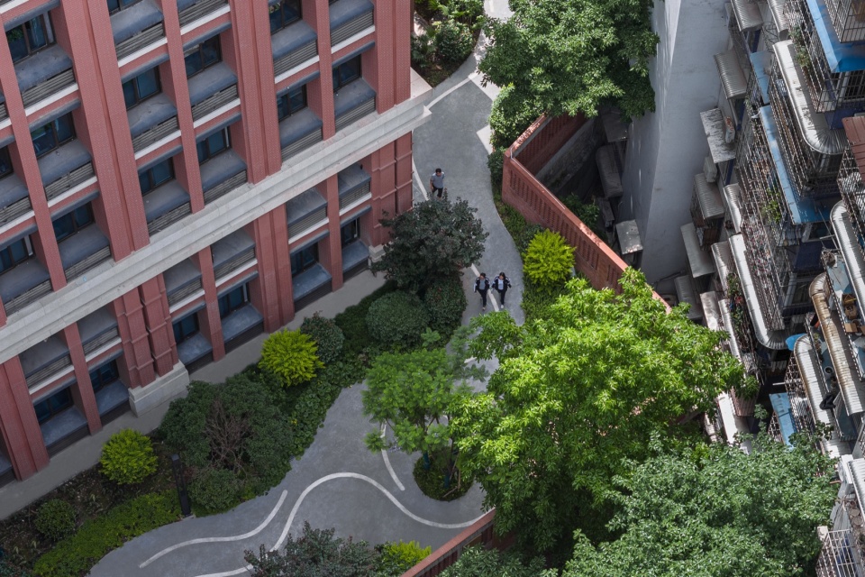 landscape transformation of zhangjiagarden campus bashu secondary school by aofan design