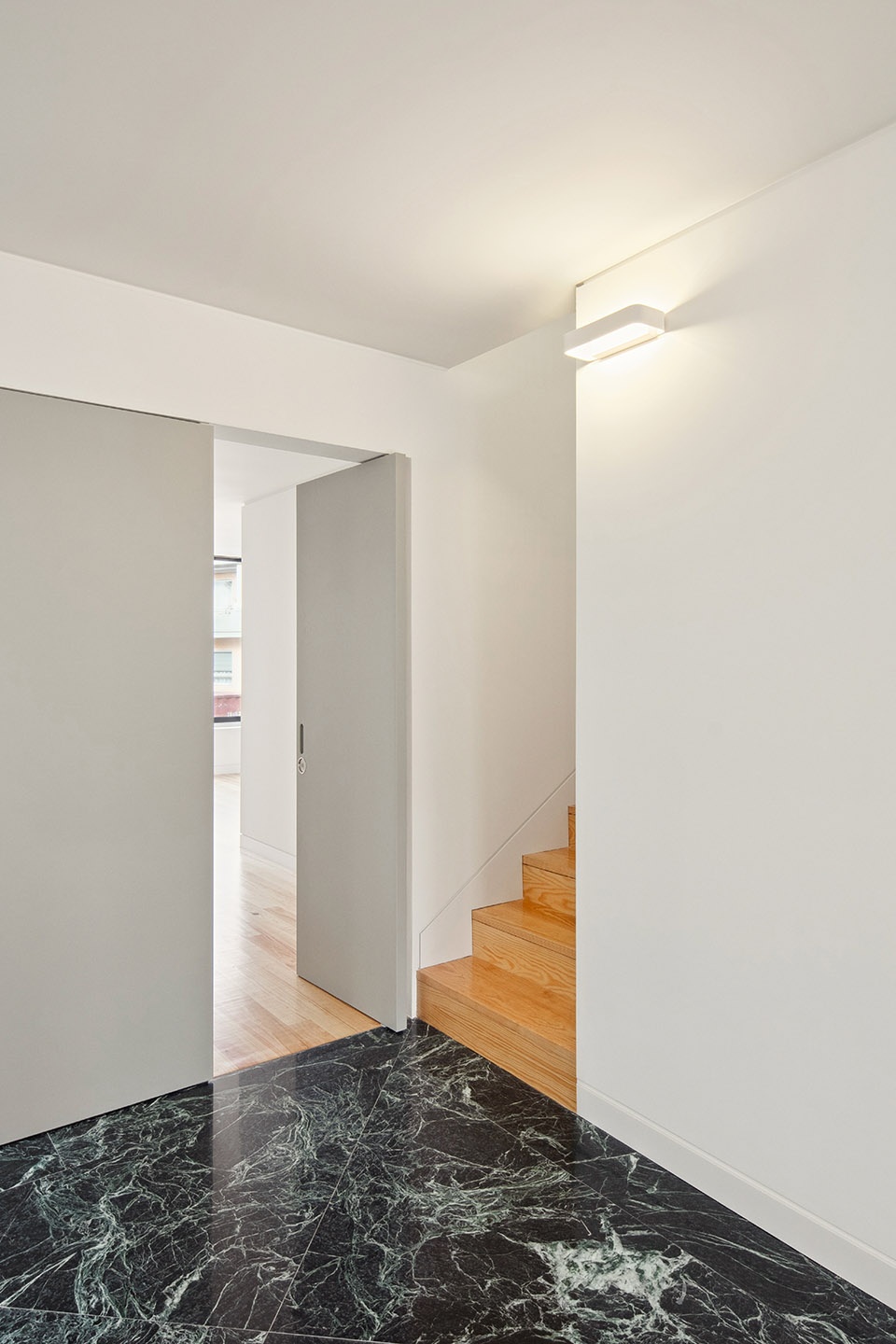 SA Townhouse by Atelier Tiago do Vale