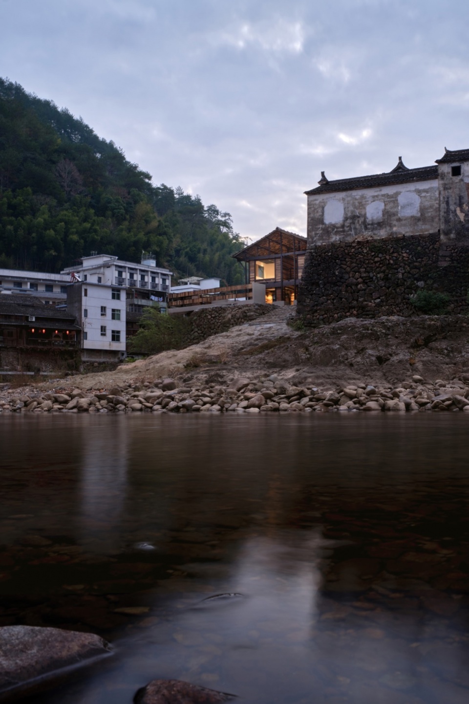 The Riverside Old House by Ref Architects 05m Studio