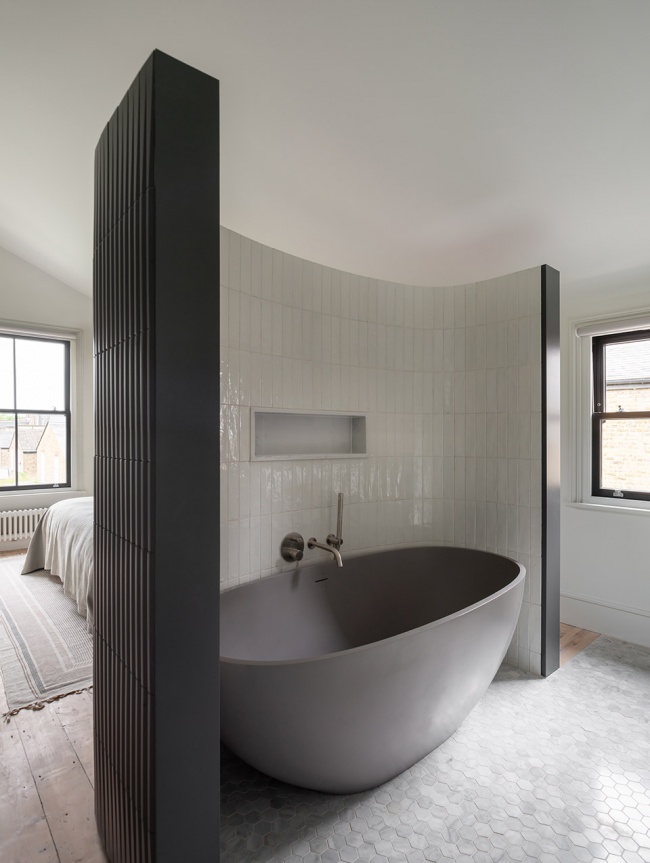 W house by Bureau de Change
