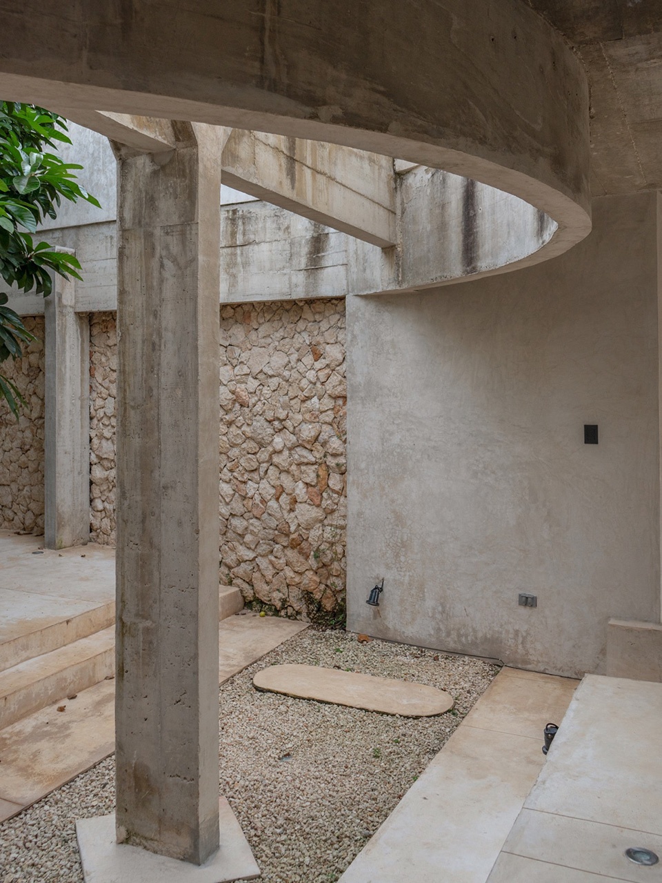 Casa Soskil by Ludwig Godefroy architect