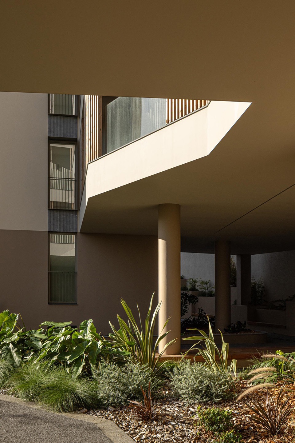ERNESTO DO CANTO by BOX arquitectos