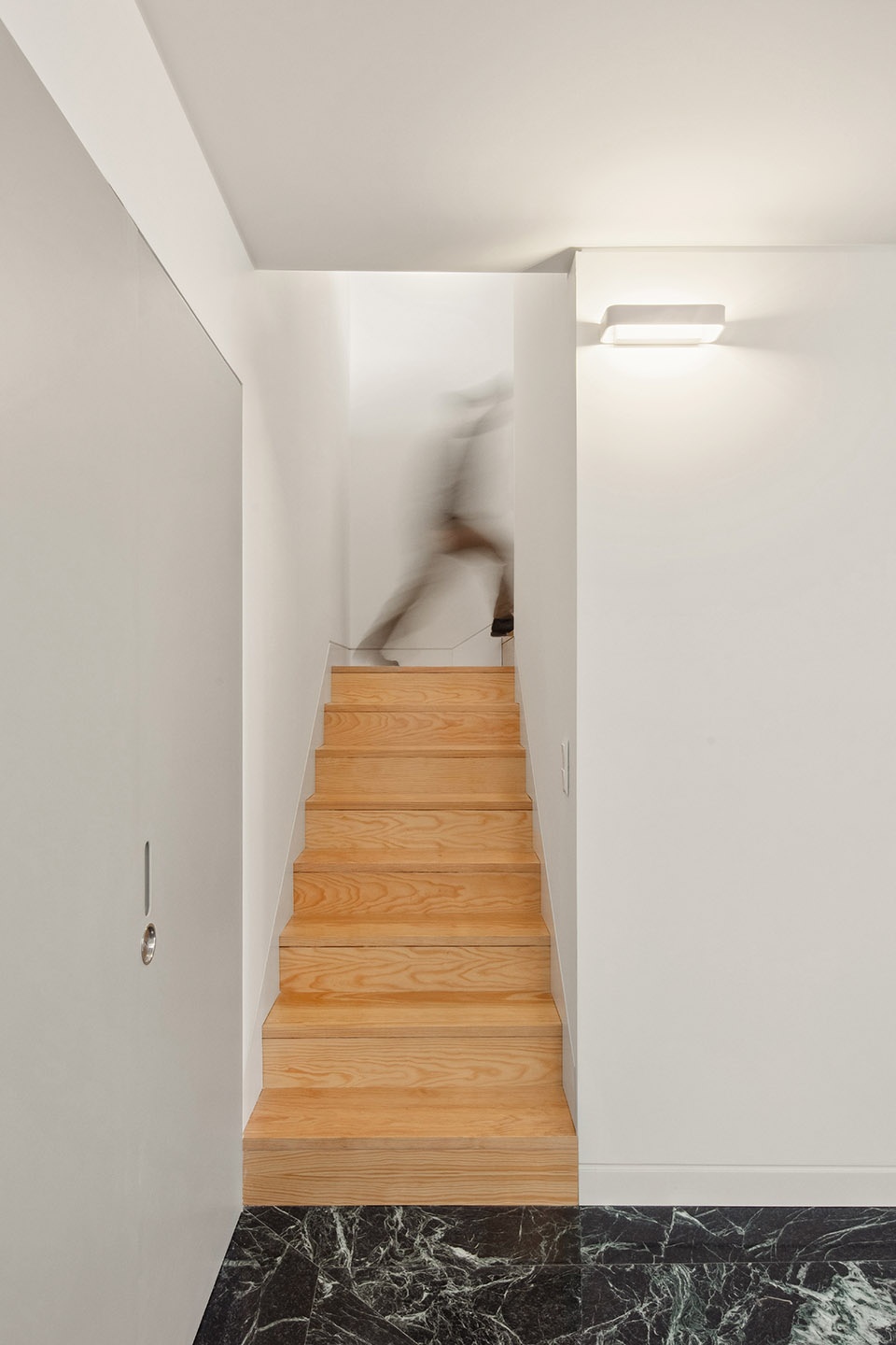 SA Townhouse by Atelier Tiago do Vale