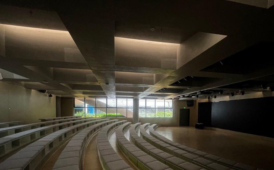 Shenzhen Futian Lvzhou Primary School by CCDI DongXiYing Studio