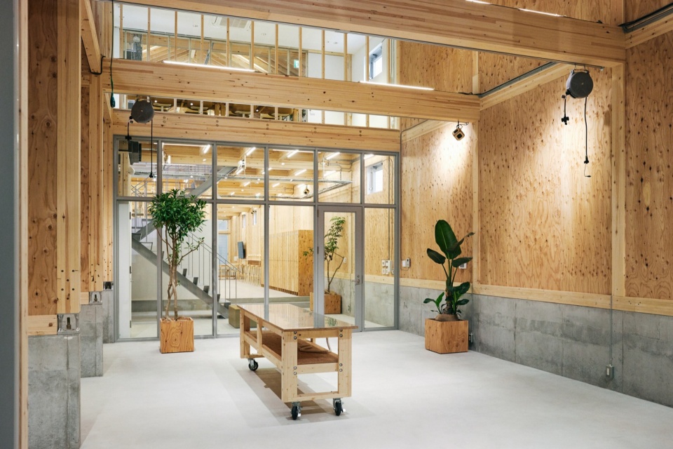 Uchida Shoten New Head Office by Schemata Architects