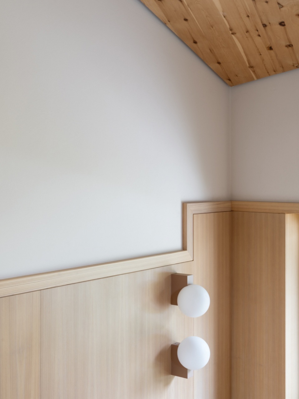 Hometown House by MoDusArchitects