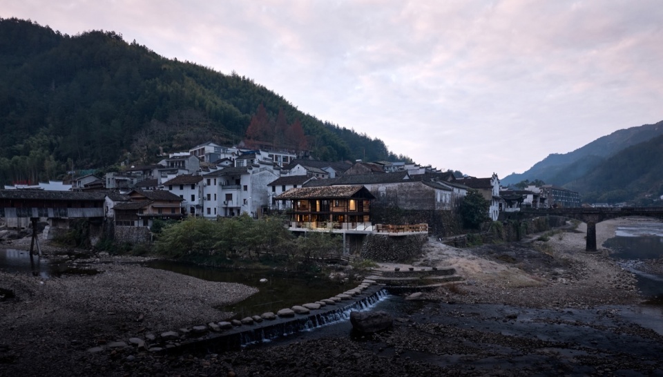 The Riverside Old House by Ref Architects 05m Studio