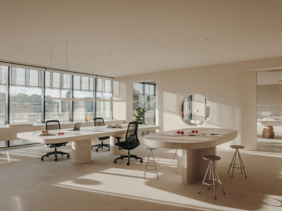 GIGI STUDIOS HQ by Isern Serra