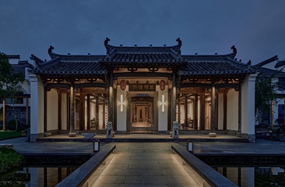 HUANGSHAN MISTYRAIN RESORT HOTEL by SEEKING IN THE DREAM RESTING BY THE WATER