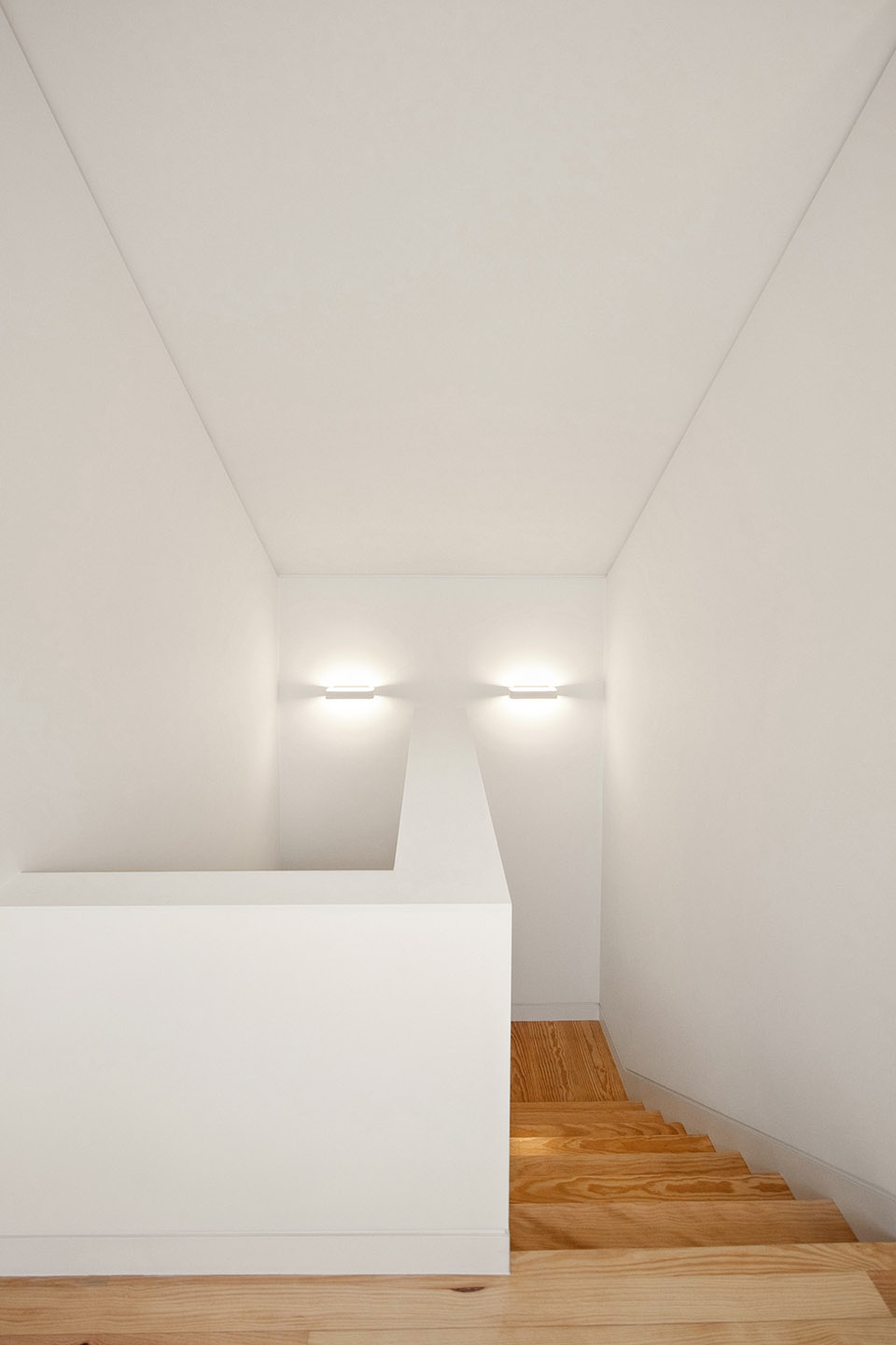 SA Townhouse by Atelier Tiago do Vale