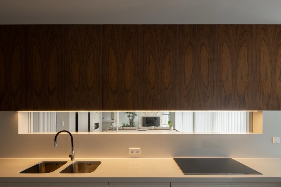 Minimalist White House by Arquitetura501