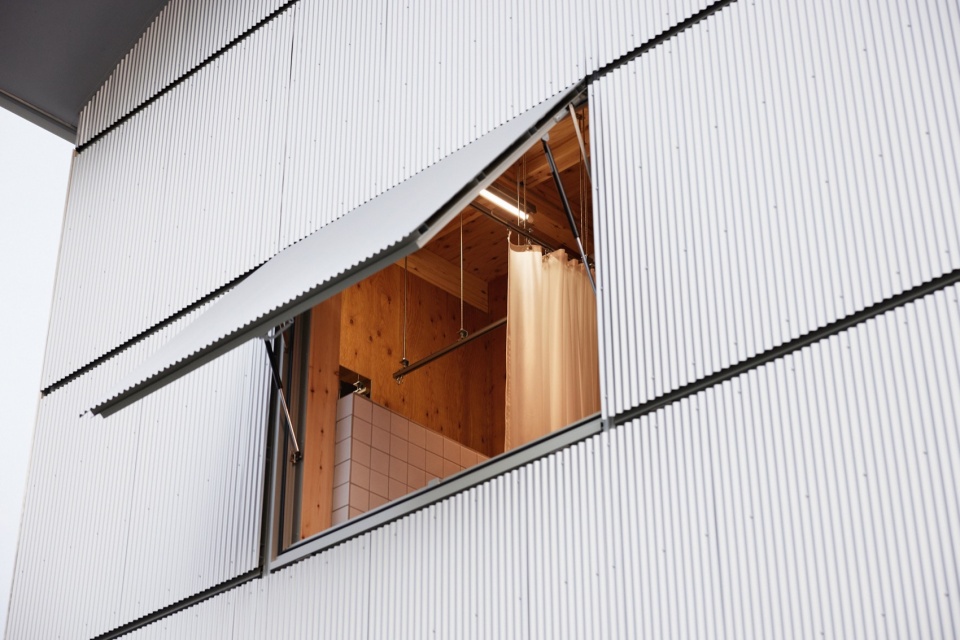 Uchida Shoten New Head Office by Schemata Architects