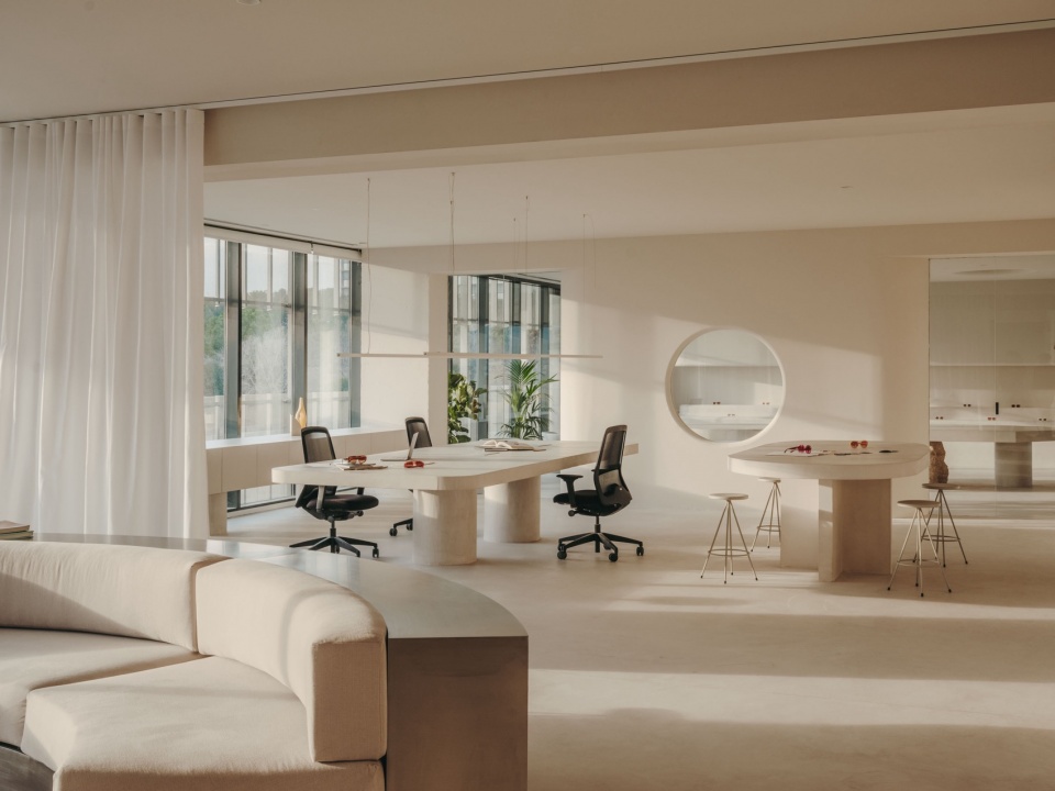 GIGI STUDIOS HQ by Isern Serra