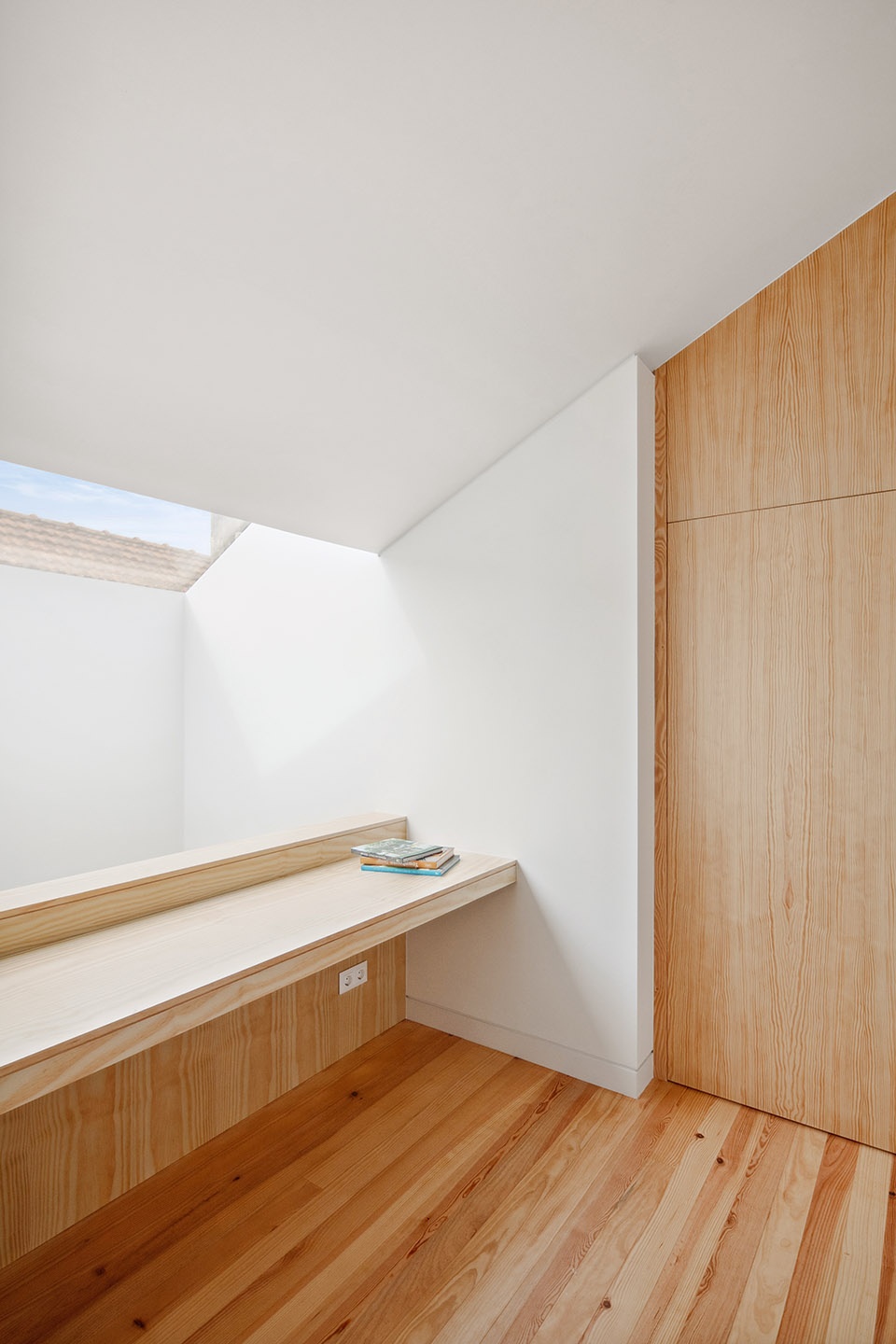 SA Townhouse by Atelier Tiago do Vale