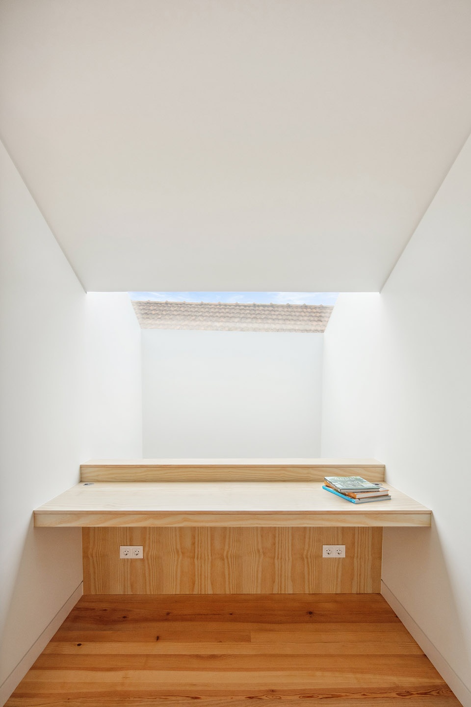 SA Townhouse by Atelier Tiago do Vale