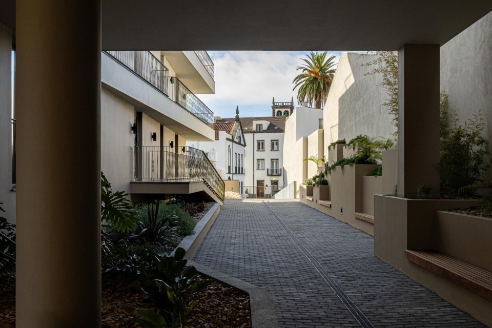 ERNESTO DO CANTO by BOX arquitectos