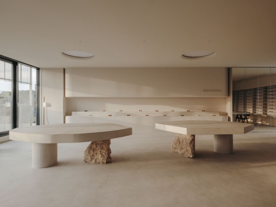 GIGI STUDIOS HQ by Isern Serra
