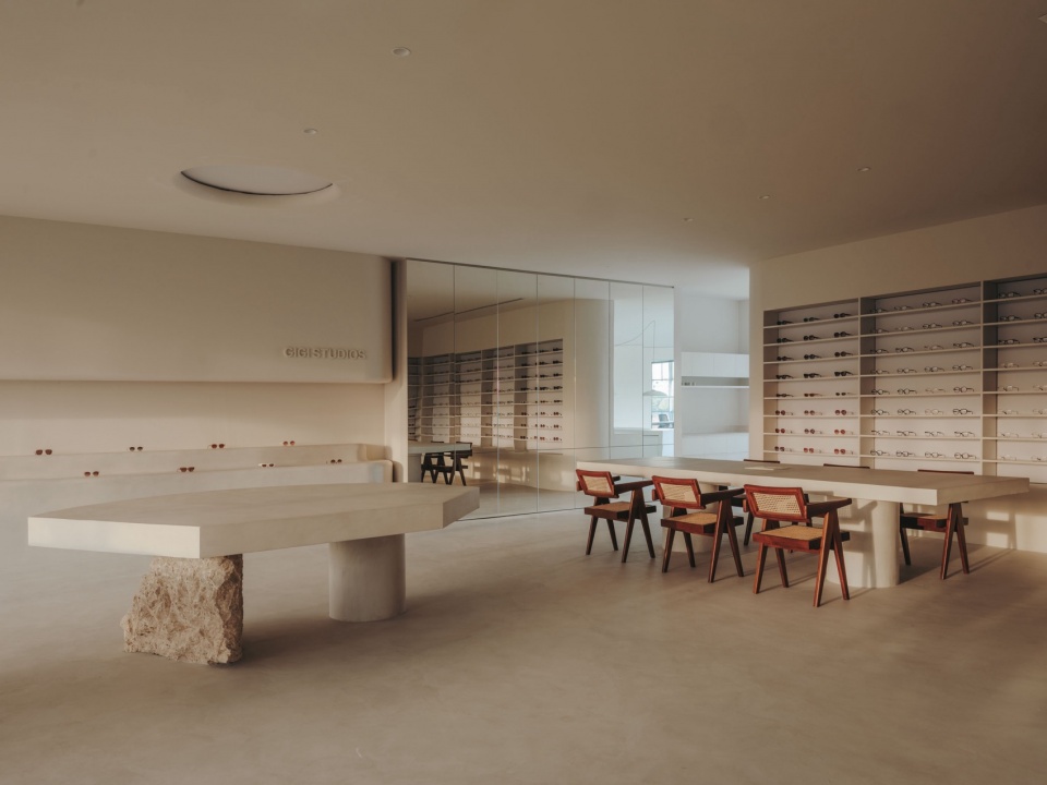 GIGI STUDIOS HQ by Isern Serra