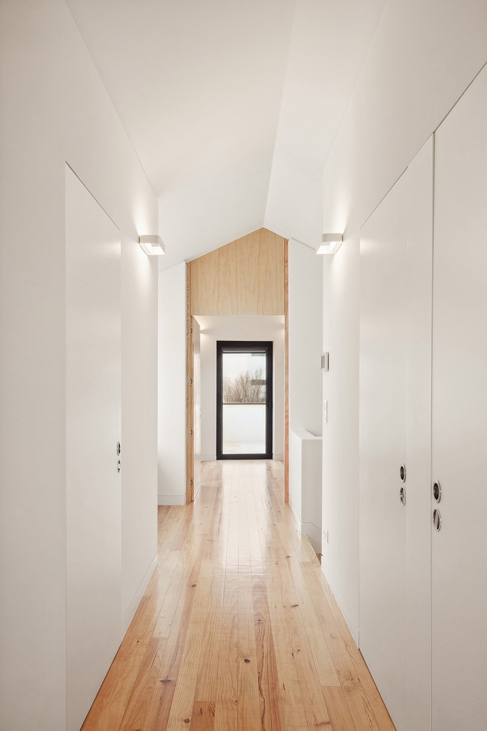 SA Townhouse by Atelier Tiago do Vale
