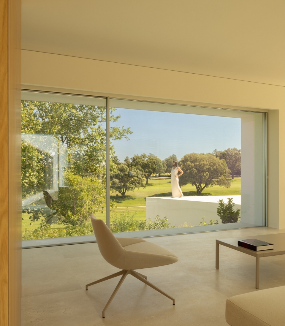 VILLA LAGO LA MORALEJA by FRAN SILVESTRE ARQUITECTOS