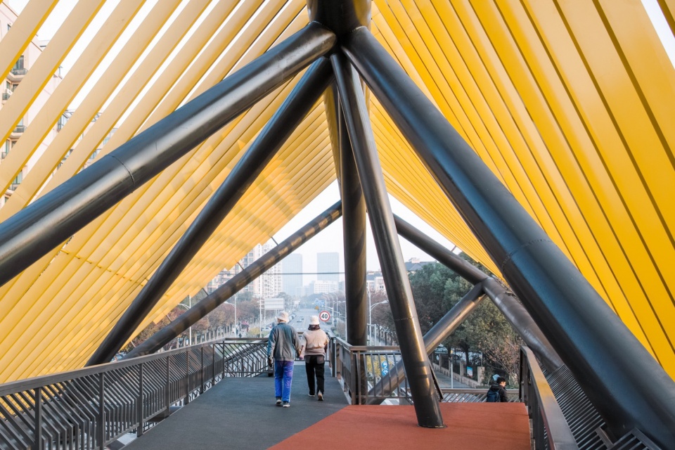 Tassel Bridge Pedestrian Bridge on the North Side of Nanqing Garden Qingpu by Atelier Z temp architects