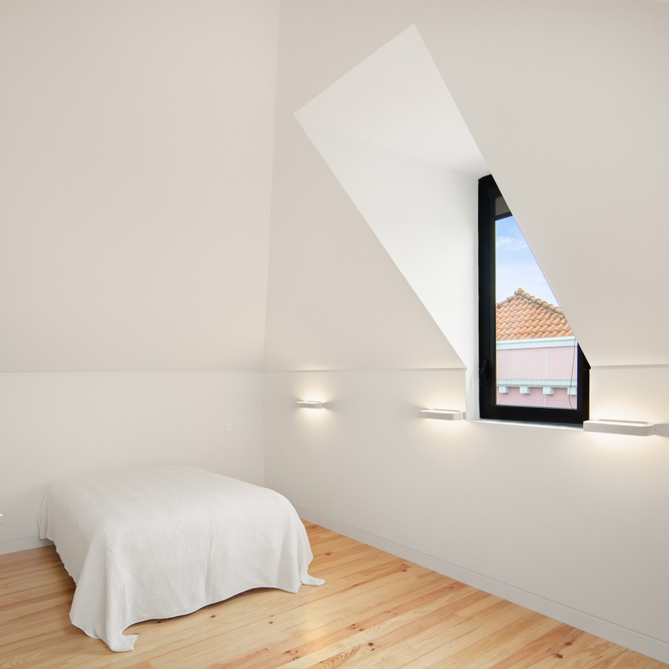 SA Townhouse by Atelier Tiago do Vale