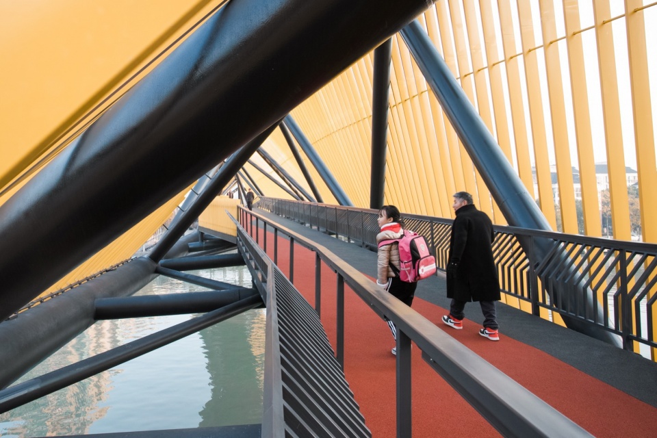 Tassel Bridge Pedestrian Bridge on the North Side of Nanqing Garden Qingpu by Atelier Z temp architects