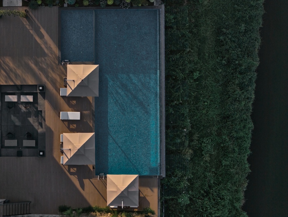 HUANGSHAN MISTYRAIN RESORT HOTEL by SEEKING IN THE DREAM RESTING BY THE WATER