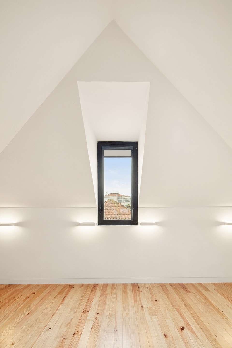 SA Townhouse by Atelier Tiago do Vale