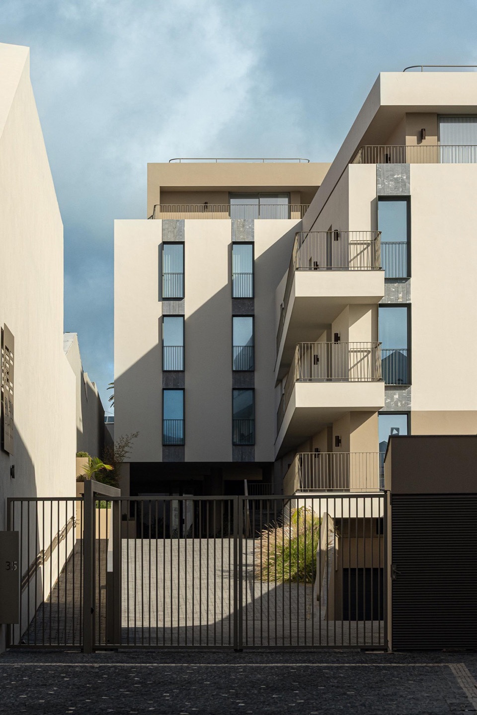 ERNESTO DO CANTO by BOX arquitectos