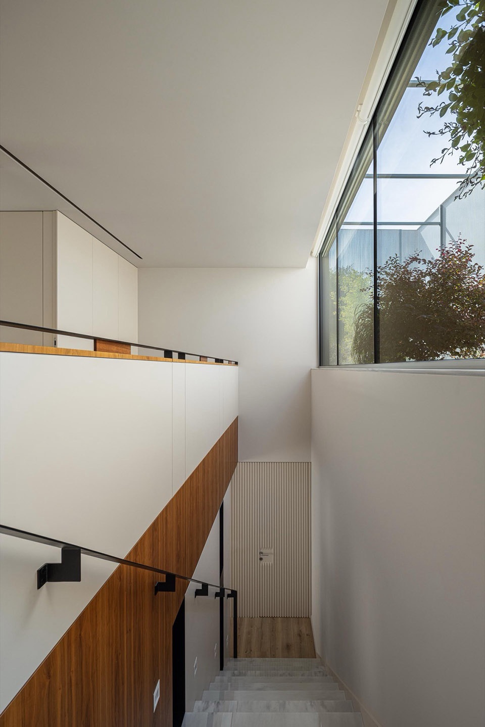 Minimalist White House by Arquitetura501
