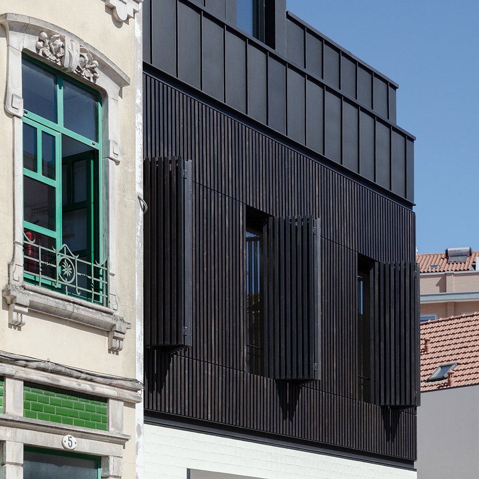 SA Townhouse by Atelier Tiago do Vale