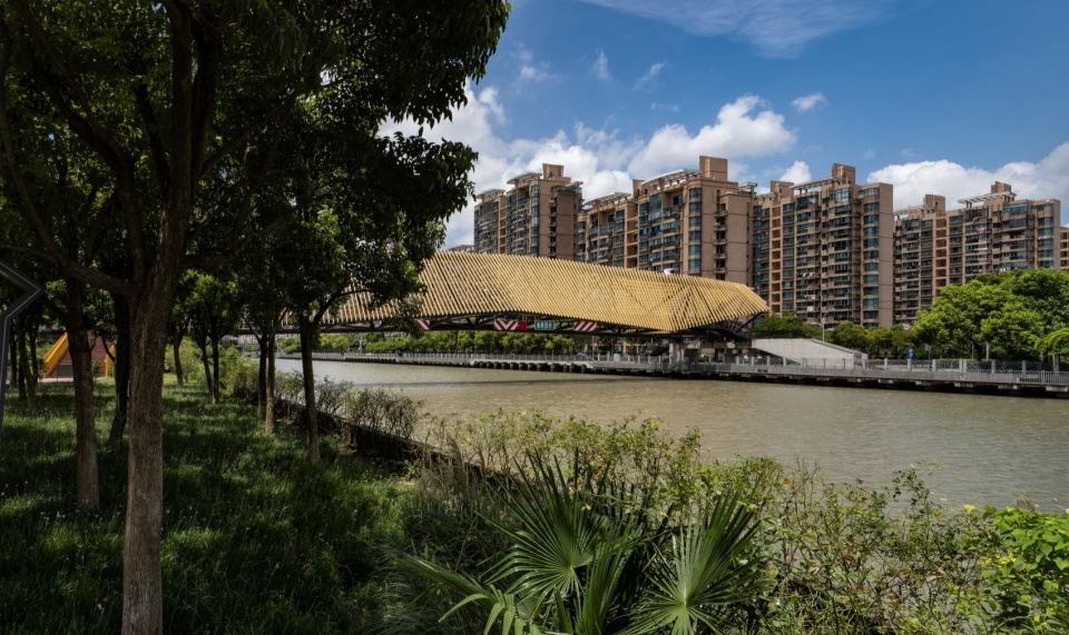 Tassel Bridge Pedestrian Bridge on the North Side of Nanqing Garden Qingpu by Atelier Z temp architects
