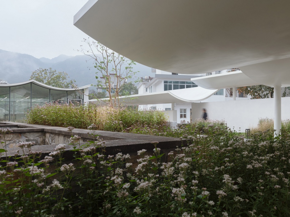 Xianjing Village Qingyi Lodge by HsuDu Architects