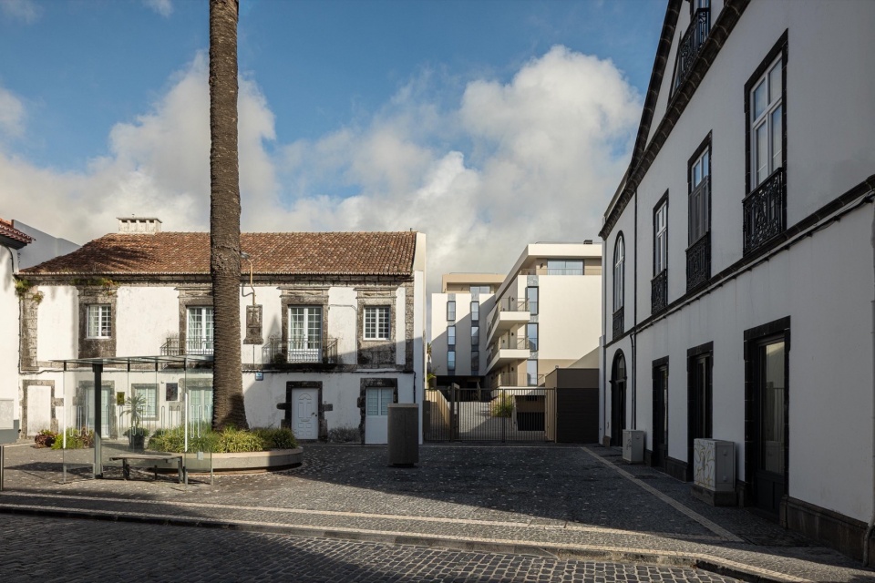 ERNESTO DO CANTO by BOX arquitectos