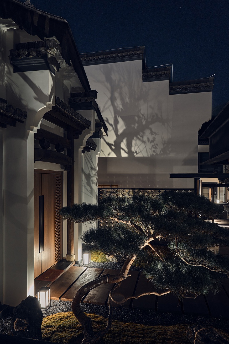 HUANGSHAN MISTYRAIN RESORT HOTEL by SEEKING IN THE DREAM RESTING BY THE WATER