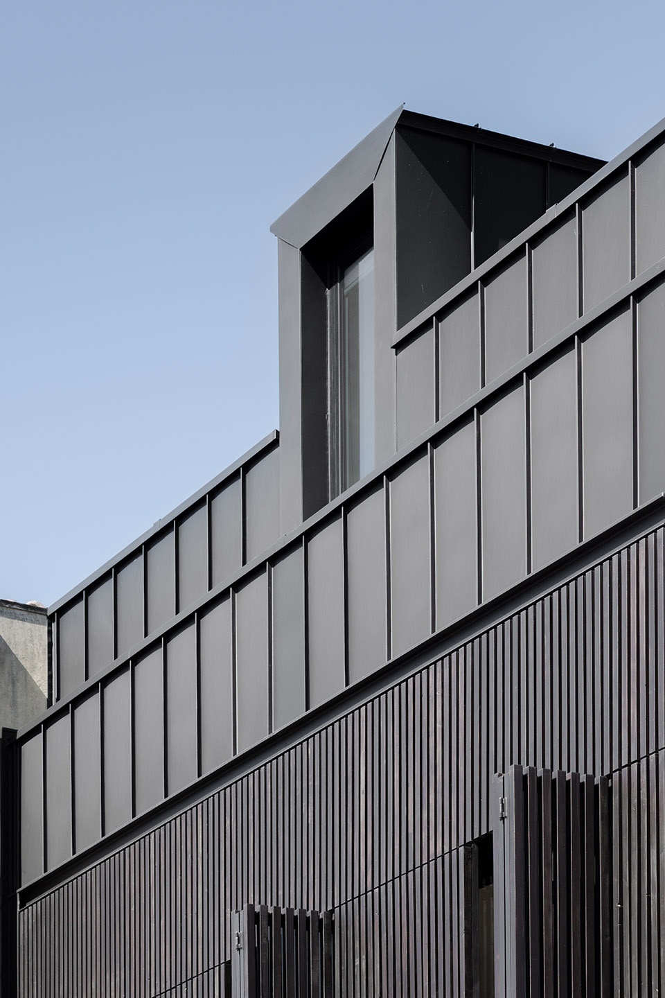 SA Townhouse by Atelier Tiago do Vale