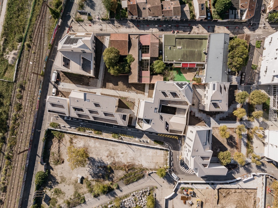 63 housing units by OLGGA