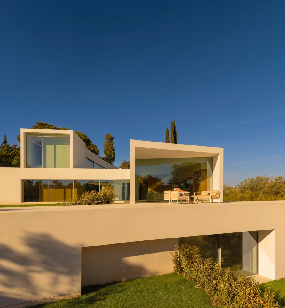 VILLA LAGO LA MORALEJA by FRAN SILVESTRE ARQUITECTOS